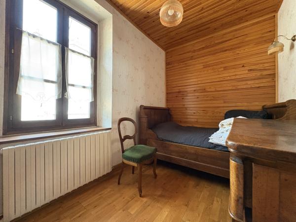 Maison
         4 pièces
        - 110 m² 799 000 € *