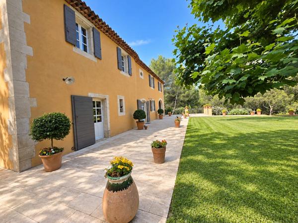 L'AME D'EOURES - BASTIDE PROVENCALE - 362 m² sur 1 hectare de terrain - Piscine - Garage