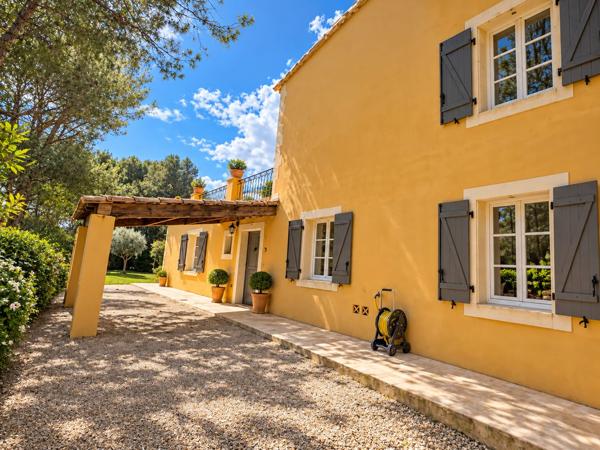 L'AME D'EOURES - BASTIDE PROVENCALE - 362 m² sur 1 hectare de terrain - Piscine - Garage