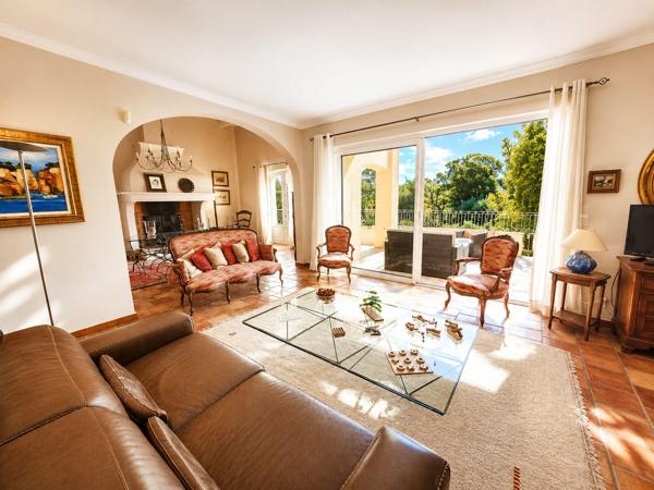 L'AME D'EOURES - BASTIDE PROVENCALE - 362 m² sur 1 hectare de terrain - Piscine - Garage