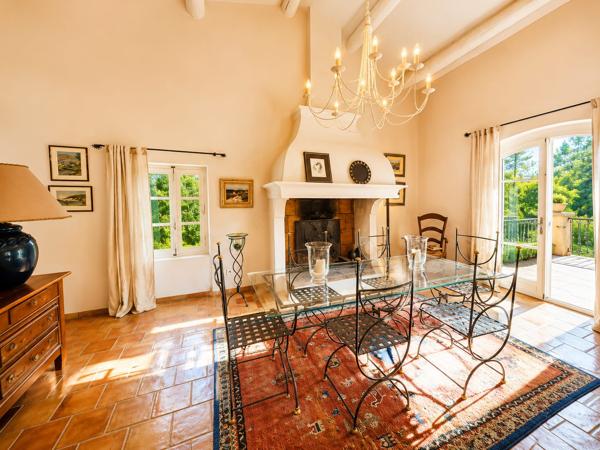 L'AME D'EOURES - BASTIDE PROVENCALE - 362 m² sur 1 hectare de terrain - Piscine - Garage