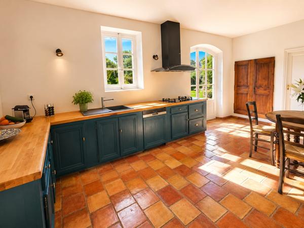 L'AME D'EOURES - BASTIDE PROVENCALE - 362 m² sur 1 hectare de terrain - Piscine - Garage