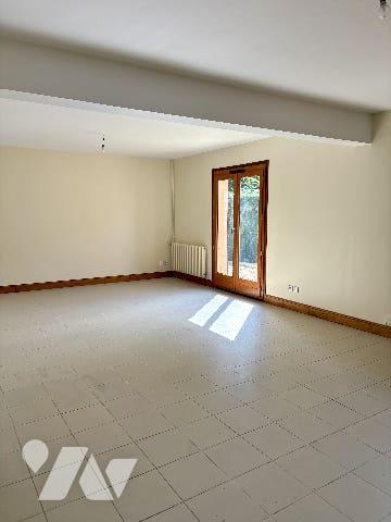 Maison au calme, fenêtres neuves !