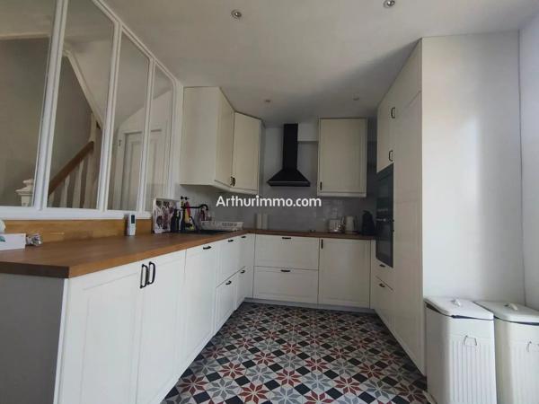 Location                                                      Appartement
                        
                     7 pièces                      155 m2                     à Sucy-en-Brie