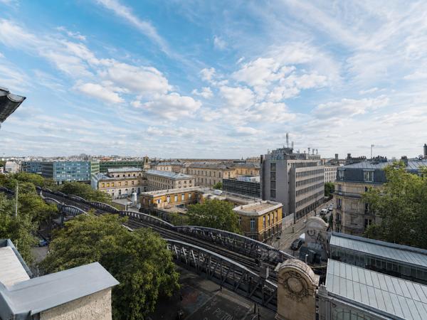 Paris 18 – Charmant 2 pièces traversant et lumineux