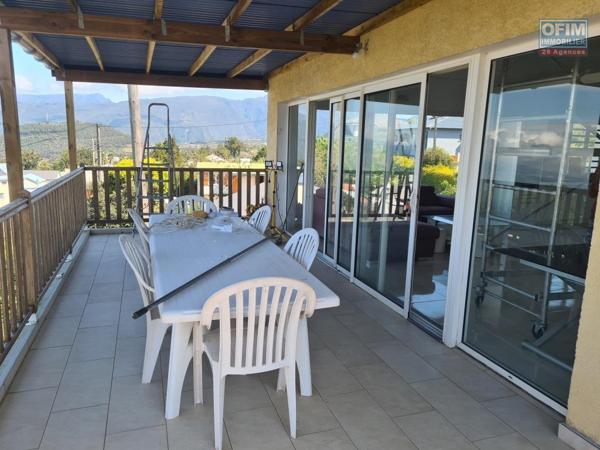 A louer superbe appartement F4 MEUBLE avec jardinet, vue mer et montagne la Plaine des Cafres 21éme Km