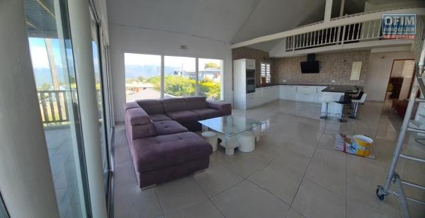 A louer superbe appartement F4 MEUBLE avec jardinet, vue mer et montagne la Plaine des Cafres 21éme Km