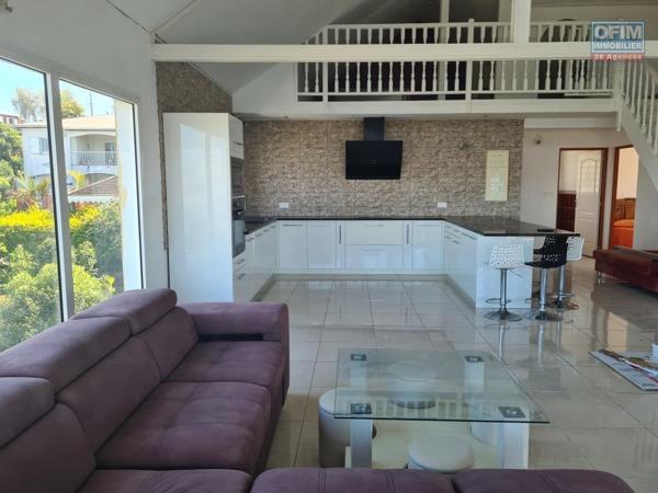 A louer superbe appartement F4 MEUBLE avec jardinet, vue mer et montagne la Plaine des Cafres 21éme Km