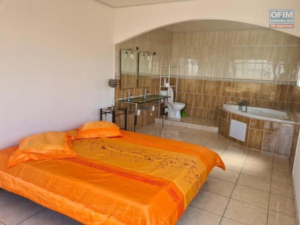 A louer superbe appartement F4 MEUBLE avec jardinet, vue mer et montagne la Plaine des Cafres 21éme Km