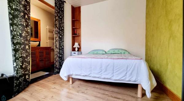 MAISON DE BOURG AUX CHARMES BUCOLIQUES