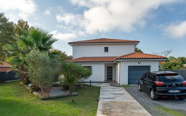 Maison à vendre    5 pièces •  Biscarrosse