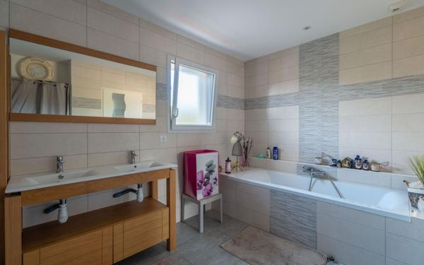 Maison à vendre    5 pièces •  Biscarrosse