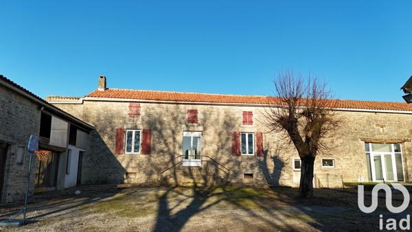 Maison de campagne 8 pièces de 276 m² à Villefagnan (16240)