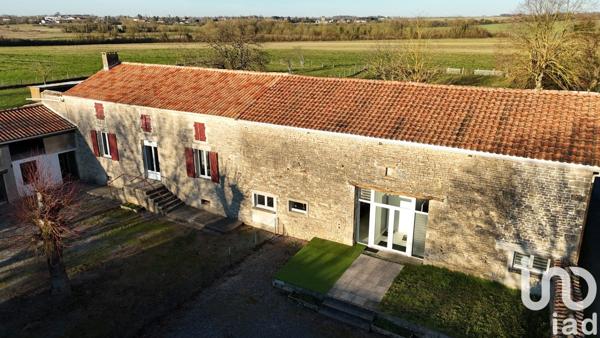 Maison de campagne 8 pièces de 276 m² à Villefagnan (16240)