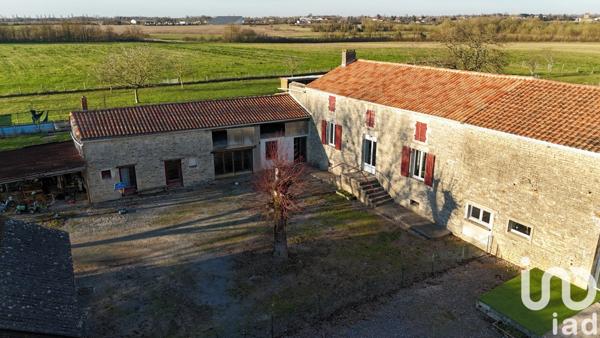 Maison de campagne 8 pièces de 276 m² à Villefagnan (16240)