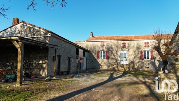 Maison de campagne 8 pièces de 276 m² à Villefagnan (16240)