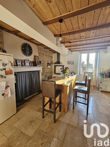 Maison de campagne 8 pièces de 276 m² à Villefagnan (16240)