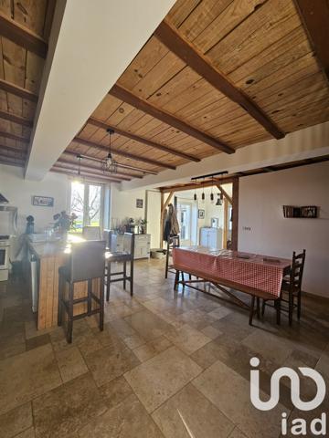 Maison de campagne 8 pièces de 276 m² à Villefagnan (16240)