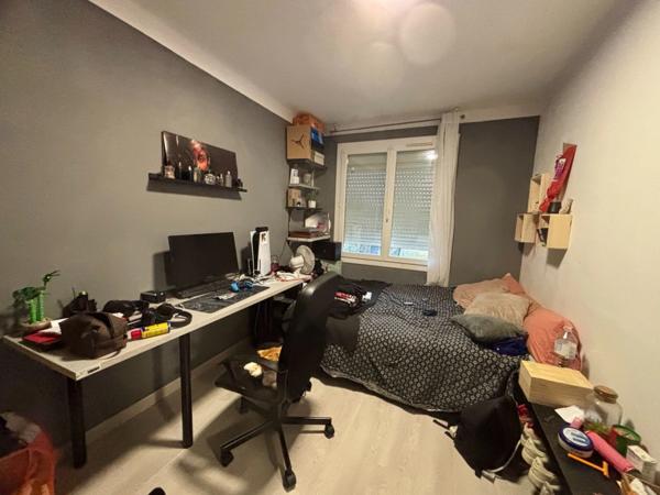 Maison familiale 4 chambres avec garage, piscine et terrain de 1 200 m² – Caussade (82)