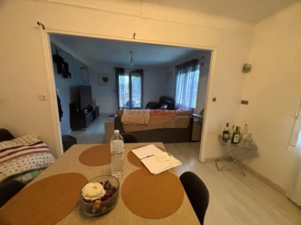 Maison familiale 4 chambres avec garage, piscine et terrain de 1 200 m² – Caussade (82)