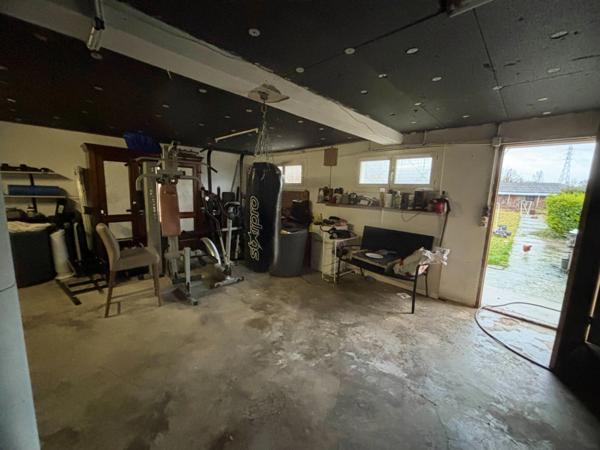 Maison familiale 4 chambres avec garage, piscine et terrain de 1 200 m² – Caussade (82)