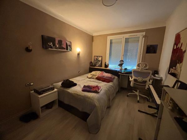 Maison familiale 4 chambres avec garage, piscine et terrain de 1 200 m² – Caussade (82)