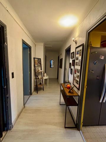 Maison familiale 4 chambres avec garage, piscine et terrain de 1 200 m² – Caussade (82)