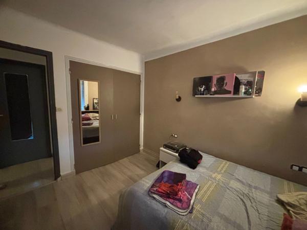 Maison familiale 4 chambres avec garage, piscine et terrain de 1 200 m² – Caussade (82)