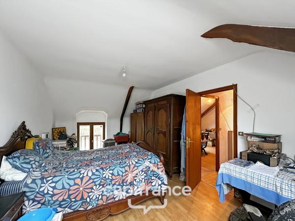 Authentique maison en pierre 10 pièces 220m² avec dépendances et parc arboré