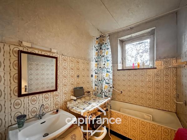 Authentique maison en pierre 10 pièces 220m² avec dépendances et parc arboré