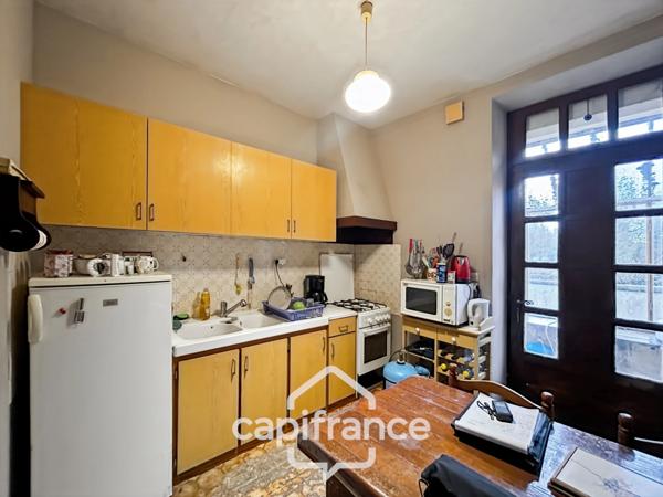Authentique maison en pierre 10 pièces 220m² avec dépendances et parc arboré
