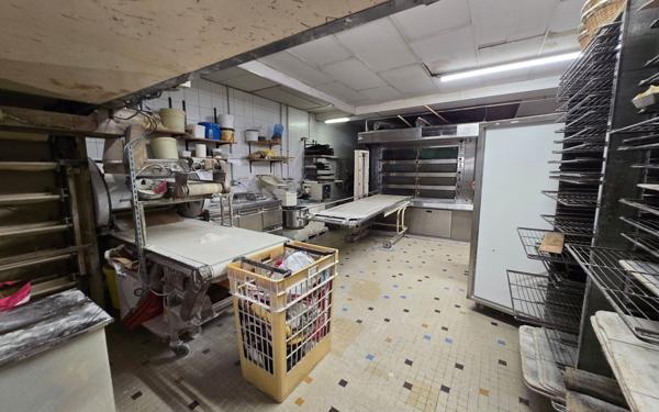 Immeuble à vendre    4 pièces •  Rochefort