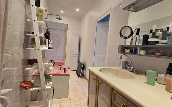 Immeuble à vendre    4 pièces •  Rochefort