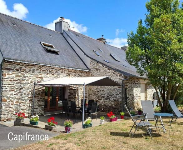 🏡 Longère familiale – 4 chambres – 2700 m² de terrain arboré – 5 min de Ploërmel / 25 min de Vannes