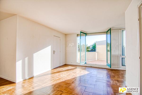 Versailles Glatigny - Appartement 4 pièces 88 m2 situé au 2e et dernier étage avec terrasse de 21 m², cave et box €475 000 ** - Référence 25497