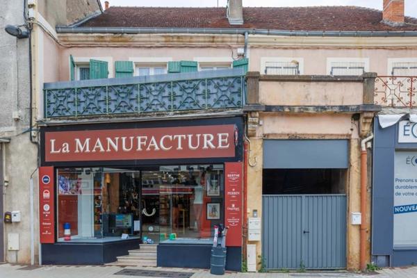 À vendre en exclusivité – Immeuble de rapport en plein cœur de PARAY LE MONIAL (71)