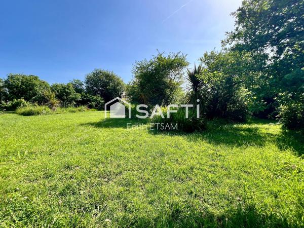 PONT-L’ABBÉ – Terrain constructible, borné et viabilisé de 1 678 m²