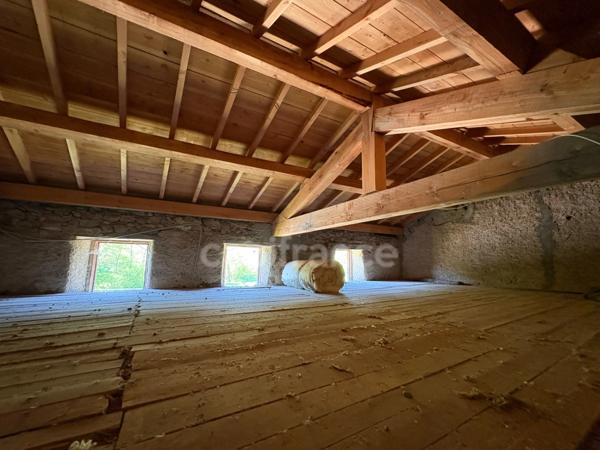 A. SAINT THURIN (42) Maison de 65 M2 avec garage attenant et parcelle de bois de 4400 m2