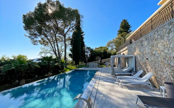 Maison à vendre    7 pièces • 372 m2 Mougins