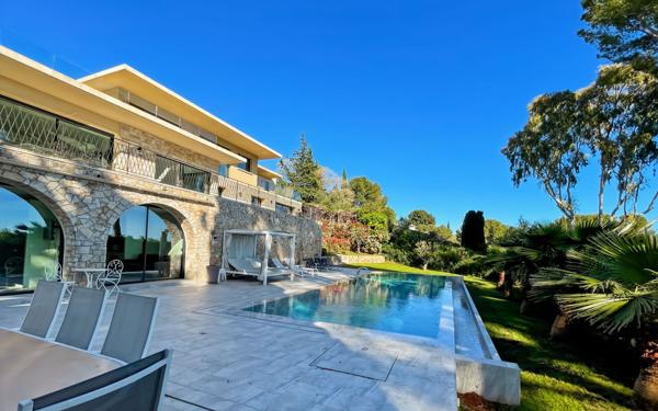 Maison à vendre    7 pièces • 372 m2 Mougins