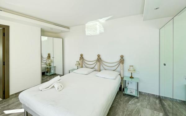 Maison à vendre    7 pièces • 372 m2 Mougins