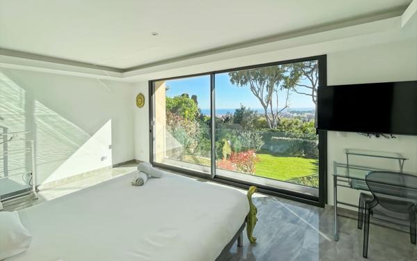 Maison à vendre    7 pièces • 372 m2 Mougins