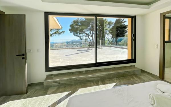 Maison à vendre    7 pièces • 372 m2 Mougins