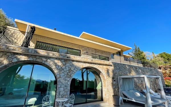 Maison à vendre    7 pièces • 372 m2 Mougins