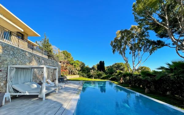 Maison à vendre    7 pièces • 372 m2 Mougins