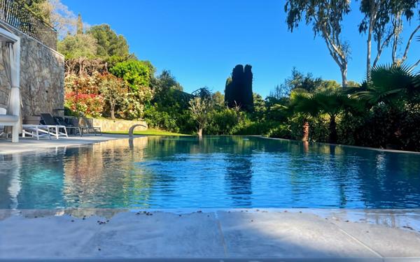 Maison à vendre    7 pièces • 372 m2 Mougins