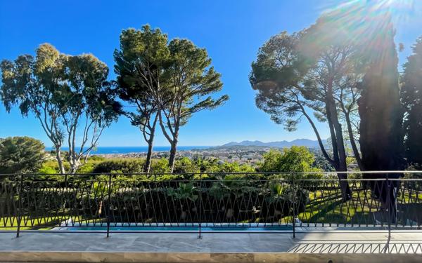 Maison à vendre    7 pièces • 372 m2 Mougins