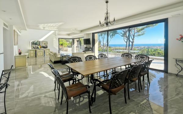 Maison à vendre    7 pièces • 372 m2 Mougins