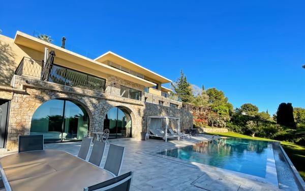 Maison à vendre    7 pièces • 372 m2 Mougins