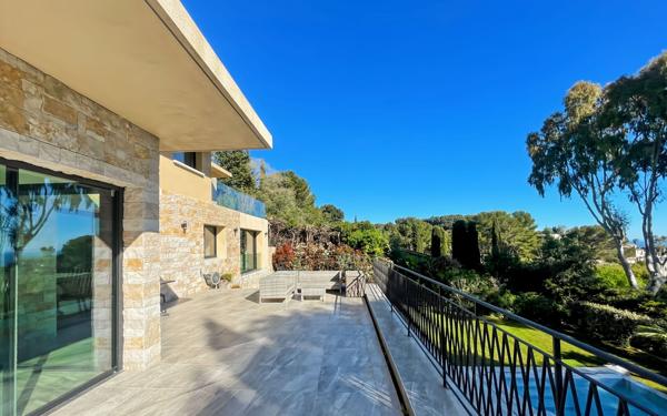 Maison à vendre    7 pièces • 372 m2 Mougins